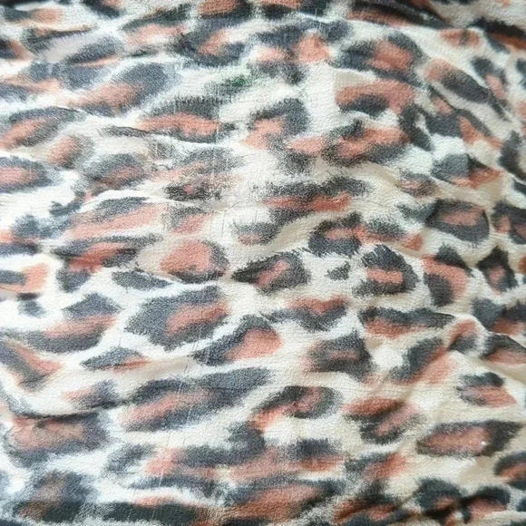 *Free With Purchase*Leopard print scarf - Picture 5 of 6